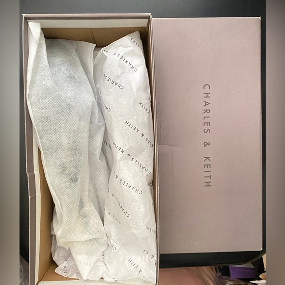 CHARLES & KEITH Hexagonic Gold Heels - Picture 7 of 7